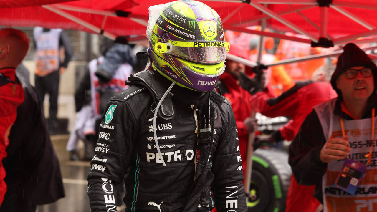 “Now Is My Moment”: Lewis Hamilton Had to Wait 15 Years to Use a Color on His Helmet Because of Valentino Rossi