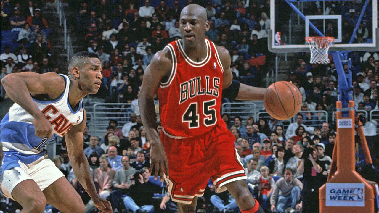 Dejected By Jersey Number Change in 1995, Michael Jordan Bowed Down to NBA's $25,000 Fine: "Refused to Speak"