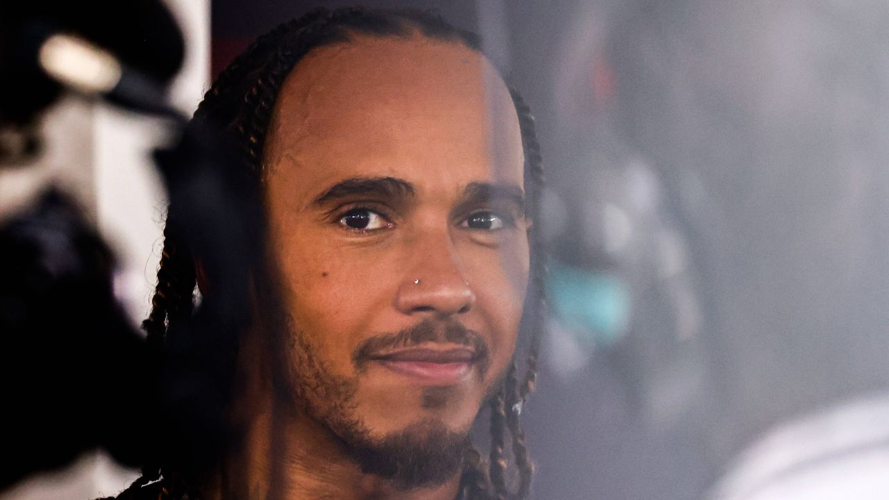 Lewis Hamilton Far From Giving Up; Still Wants That Lost 2021 F1 Title, Believes Renowned F1 Expert