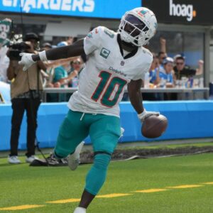 NFL Hard Knocks Miami Dolphins: Tyreek Hill's Response to Refs' "Anti Peace Sign" Request is Going Crazy Viral