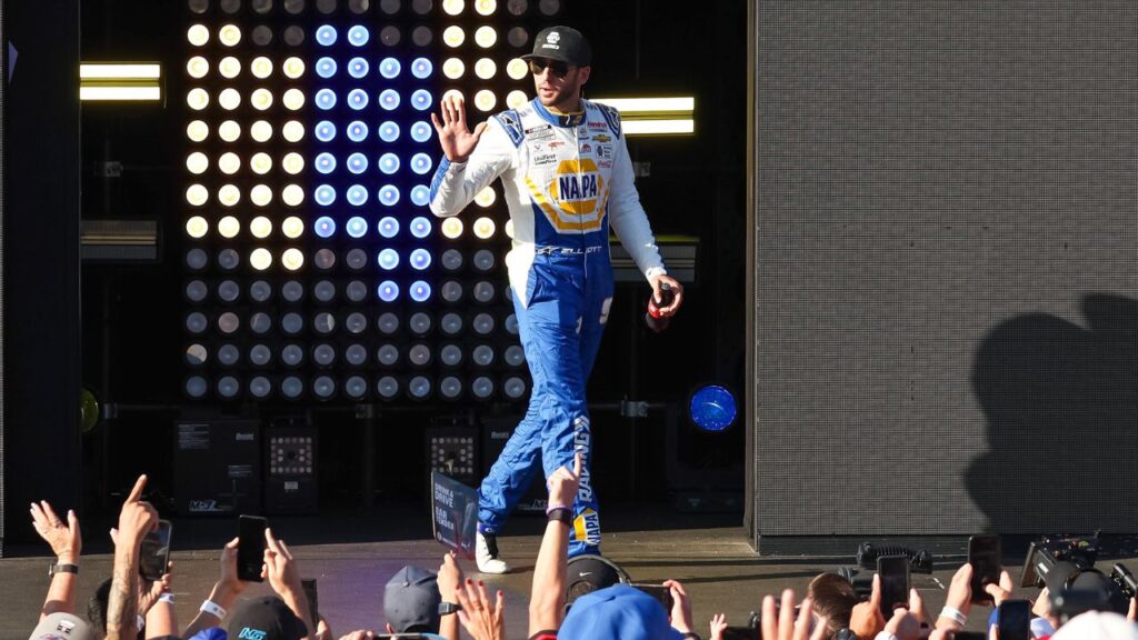 Sep 3, 2023; Darlington, South Carolina, USA; NASCAR Cup Series driver Chase Elliott (9) during the NASCAR Cook Out Southern 500 at Darlington Raceway. Mandatory Credit: David Yeazell-USA TODAY Sports