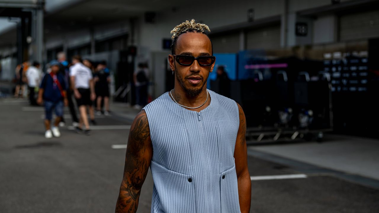 $285,000,000 Worth Lewis Hamilton Is "Trying to Stay Young" With His Boujie Flight Routine