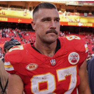 Fans Claim Travis Kelce “Is Built Like the Unemployed Alcoholic Uncle” After Watching Chiefs TE Without Pads