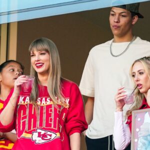 "This Is One Deadly Trio of Cringe": Fans Had Strong Response to Watching Jackson Mahomes Find His Way Into Taylor Swift and Brittany Mahomes' Special Moment, 3 Months Ago