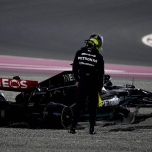 Red Bull Boss Gets Involved in Lewis Hamilton-George Russell Feud With Salty Statement Against Mercedes Champ