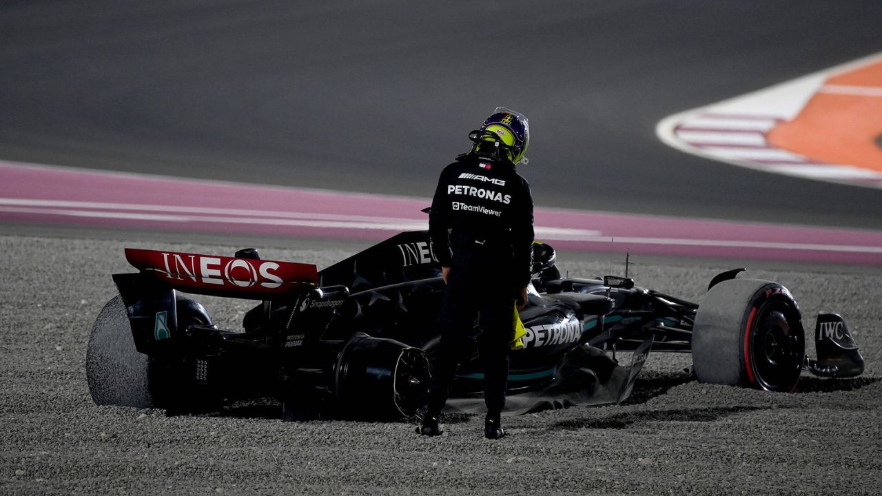 Red Bull Boss Gets Involved in Lewis Hamilton-George Russell Feud With Salty Statement Against Mercedes Champ