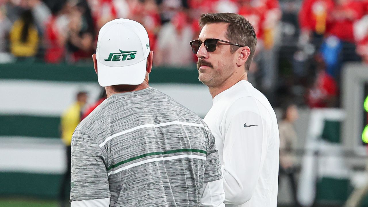 "Shoutout Mating Dolphins": Aaron Rodgers Magically Practicing Before Jets' Matchup Excites NFL Fans