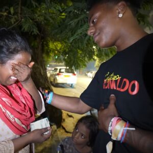 IShowSpeed helps out a single mother in India with a bunch money