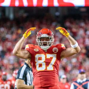With Taylor Swift in Attendance, Travis Kelce Records 109 Receiving Yards in First Half, Surpassing Broncos' Season Numbers