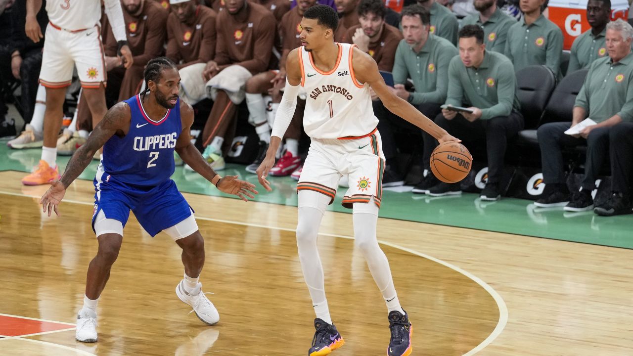 “Nothing to Make Noise About”: Victor Wembanyama Nonchalantly Looks Back at Gregg Popovich Silencing Boos Against Kawhi Leonard