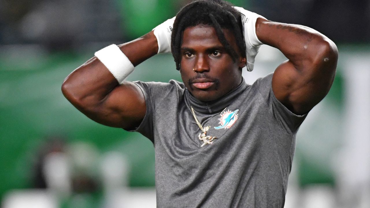 Young Girl Humbles ‘The Cheetah’ Tyreek Hill With Incredible Dodging & Catching Skills