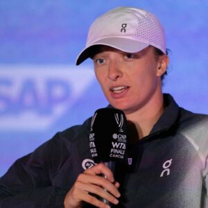 "Iga Swiatek Can Be really Thoughtless": Clip of World No. 1 Hitting Opponent With Serve Goes Viral; Fans Dig Up Unsportsmanlike Incidents/Instances