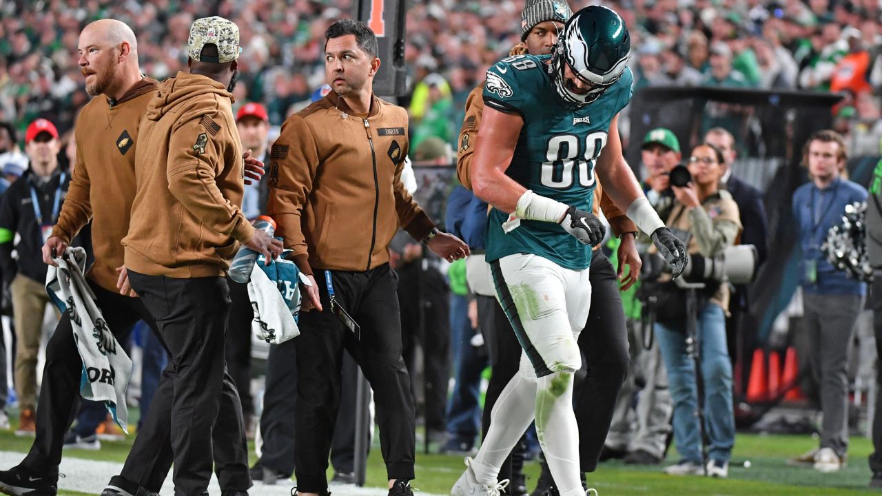 “NFL Sponsored By Skims Too?”: Fans Raise Eyebrows After Spotting Eagles Staffer Wearing a Thong At the Game Against the Cowboys