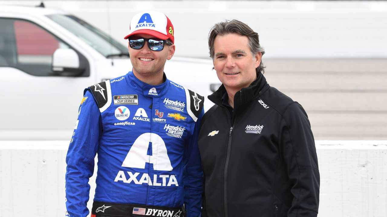 DARLINGTON, SC - MAY 08: NASCAR, Motorsport, USA Hall of Fame Driver and Hendrick Motorsports Executive Jeff Gordon and William Byron ( 24 Hendrick Motorsports Liberty University Chevrolet) look on during the running of the NASCAR Cup Series Goodyear 400 on May 08, 2022, at Darlington Raceway in Darlington, SC.(Photo by Jeffrey Vest/Icon Sportswire) AUTO: MAY 08 NASCAR Cup Series Goodyear 400