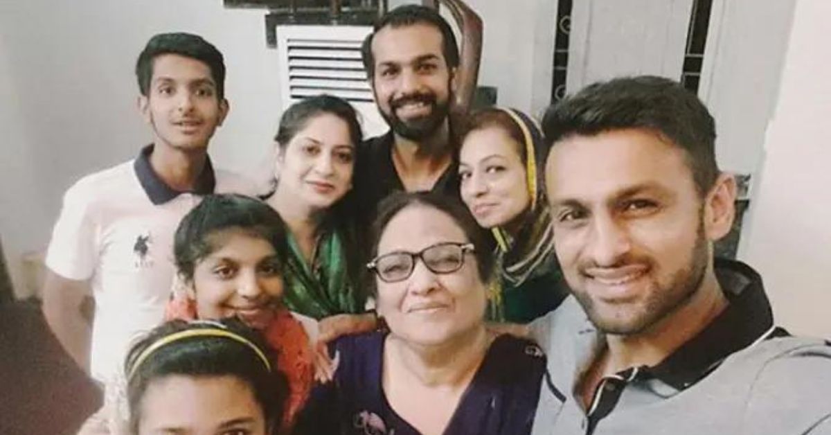 "Hor Koi Kamm Nahin Si Labheya": When Shoaib Malik Taunted Father For Having 11 Children