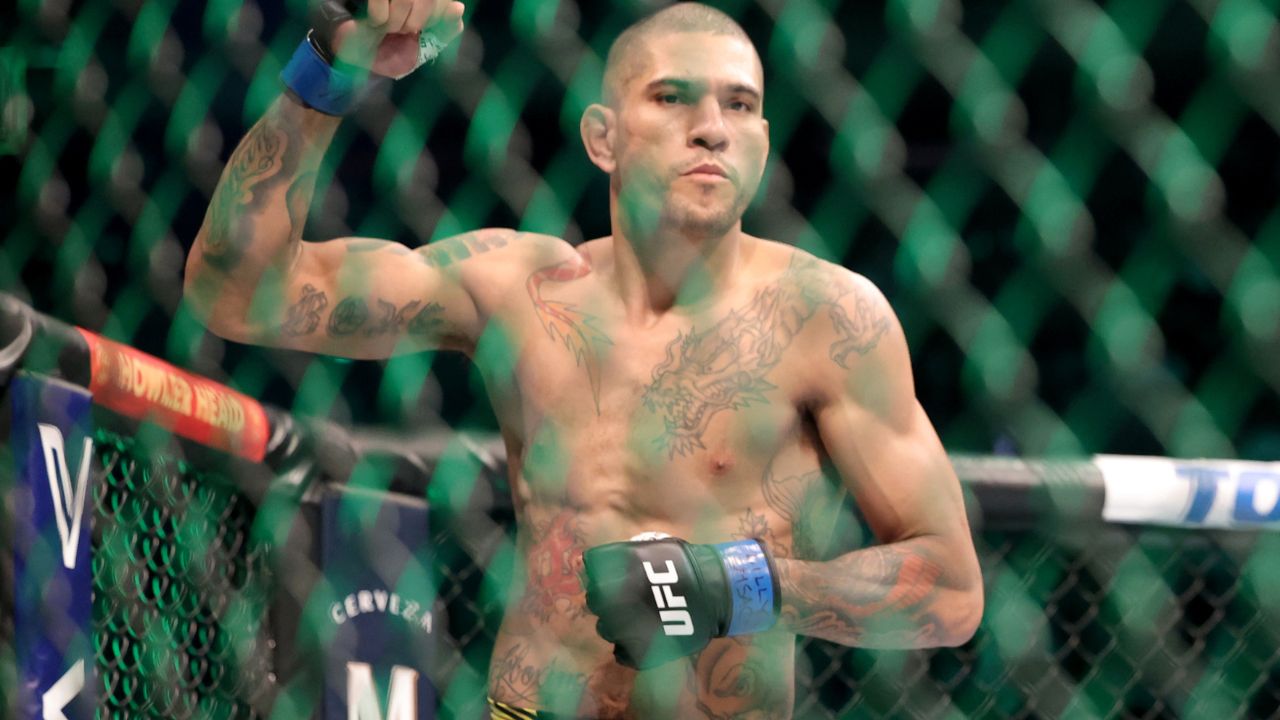 Video: UFC Champ Alex Pereira Leaves Social Media Influencer Bloodied Nose Post Sparring