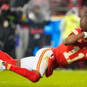 "Generational Stone Hands": Frustrated Marquez Valdes-Scantling Smashes His Helmet After Missing a TD, Gets Trolled