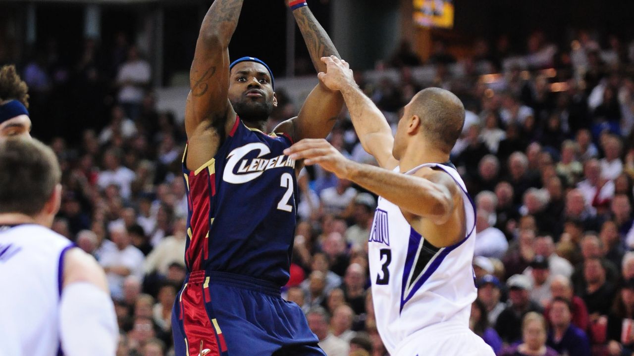 Lakers Fans Dig Up Videos of LeBron James Cooking Ime Udoka on the Court Following Nasty Argument