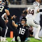 “Maybe That Was Dumb”: Trevor Lawrence Explains Why He Refused to Use an Injury Cart After High Ankle Sprain Against Bengals