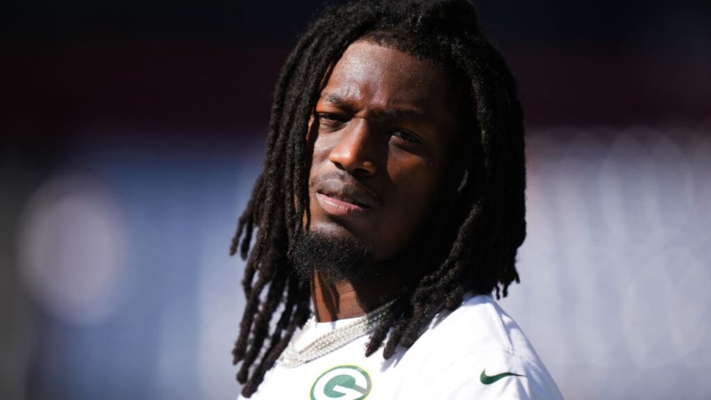 Aaron Jones Struggles to Hold Back Tears After Receiving a Diamond Made Out of His Father's Ashes