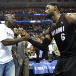 Regretting His Afro While Meeting Michael Jordan In His Youth, LeBron James Hilariously Takes Shot At SV-SM: "Damn School Wouldn't Let Us Wear Braids"