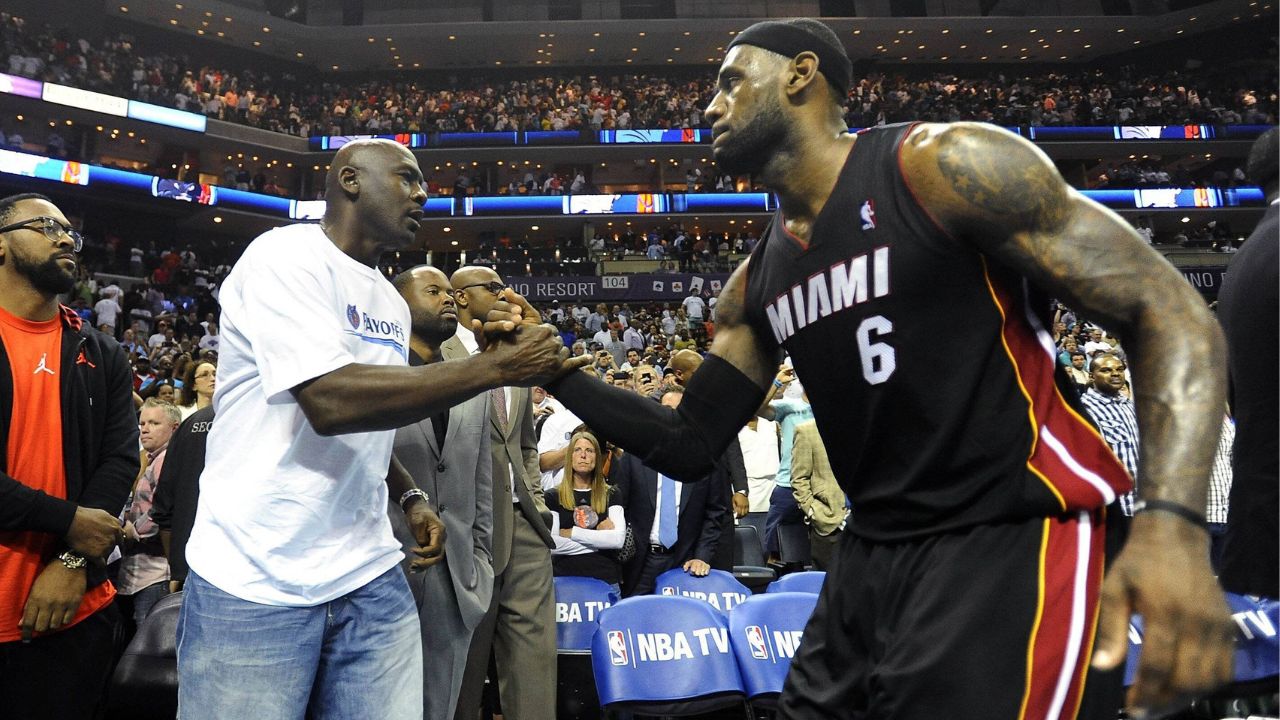 Regretting His Afro While Meeting Michael Jordan In His Youth, LeBron James Hilariously Takes Shot At SV-SM: "Damn School Wouldn't Let Us Wear Braids"