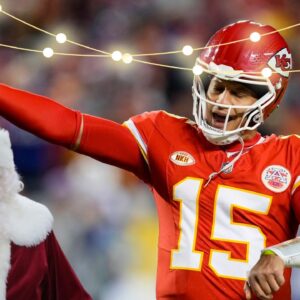 Chiefs Fans Hilariously Claim What Patrick Mahomes Should Gift His WRs After O-Line Receive Custom-Made Golf Carts For Christmas
