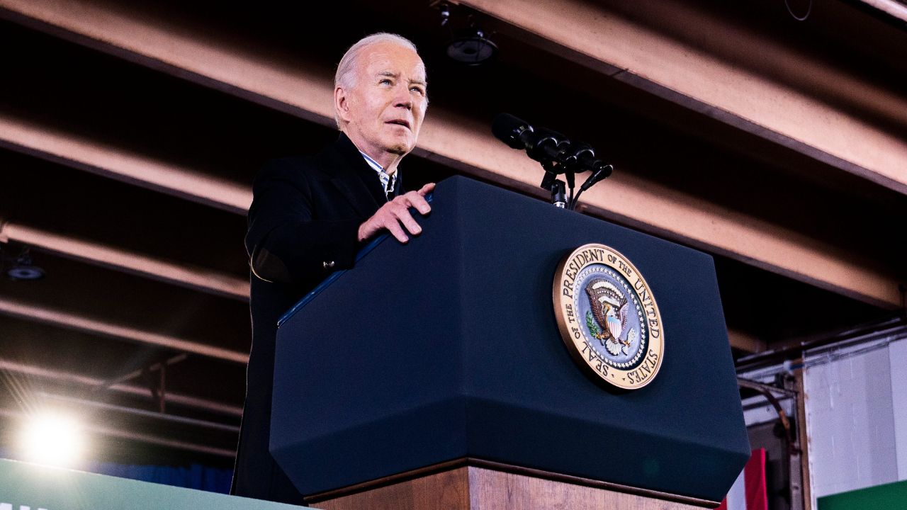 “Easier to Believe Moon Landing”: Ex-UFC Title Contender Takes Uncanny Dig at Joe Biden’s Christmas Post