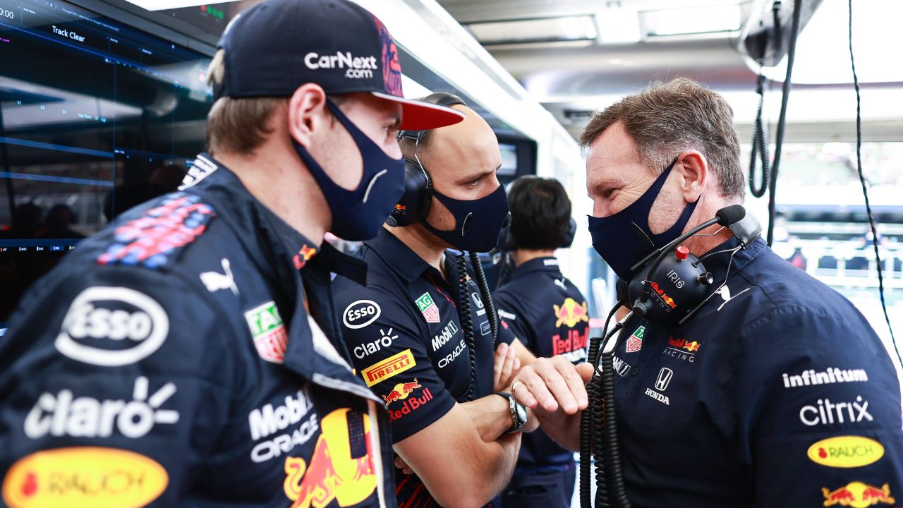 Christian Horner Lauds Gianpiero Lambiase for Seamlessly Managing “Grumpy Max Verstappen”