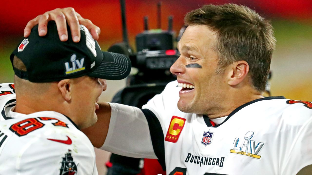 “You Want Me to Tear Up”: Fans Get Emotional After Rob Gronkowski Reveals What Tom Brady Texted Him Recently