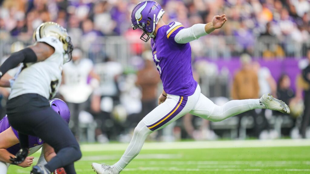 Weeks After Pledging to Raise Funds for Israeli Victims, Vikings Kicker Greg Joseph Will Wear 'I Stand With Israel' Shoes for Sunday's Game