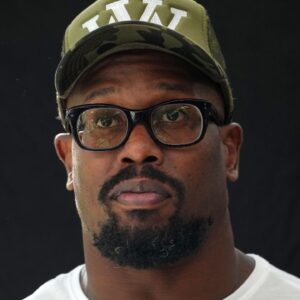 Von Miller's Pregnant Girlfriend Says "No One Assaulted Anyone", Soon After Bills LB's Arrest on Assault Chargers