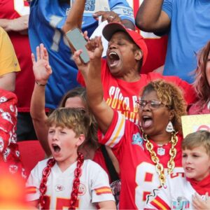Chiefs Fans Left Up in Arms After Same Officiating Crew Gives Broncos WR a Free Pass Reigniting the Offside Debate