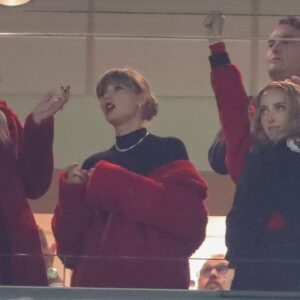 Fans Lip Read Chiefs Cheerleader Taylor Swift Saying “I’m Gonna Kill Myself” During Loss to Packers