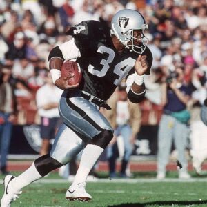 Why Bo Jackson Could Be Considered as the Best Athlete of All Time?