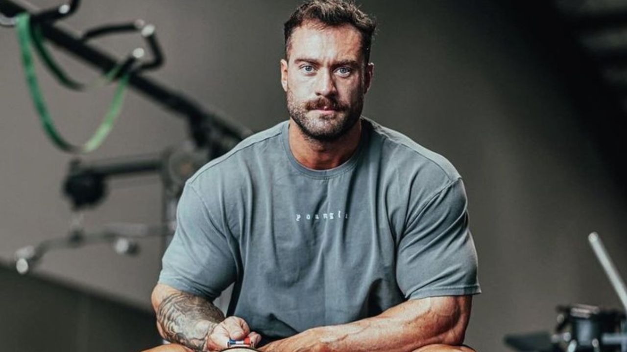 Chris Bumstead Takes Bodybuilding World on a Journey Through His Full Day Diet During Off Season