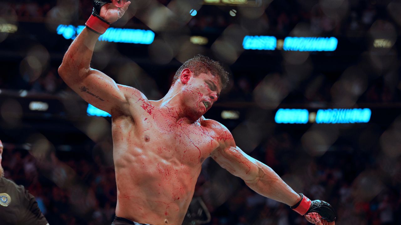 “Go Clean Dishes”: ‘Meme God’ Paulo Costa Couldn’t Take Jokes About Missing Weights, Slams UFC Fan