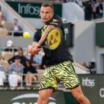 Marton Fucsovics Makes Strange Wardrobe Fiasco Work in His Favor, Wins First Set Against Grigor Dimitrov