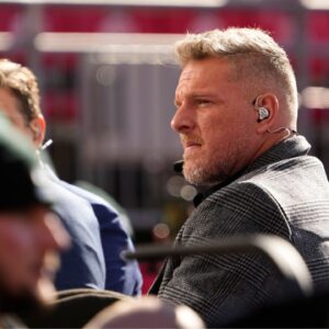 'Entertainer' Pat McAfee Catching a Kickoff at Rose Bowl Forces Fans to Hail ESPN for Giving Him $85 Million Deal; "They Hit a Gold Mine"