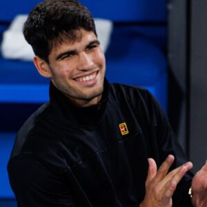 “No Wonder He Dropped Two Sets”: Fans Have a Field Day Poking Carlos Alcaraz After He Asks Public for Score Update at Wimbledon