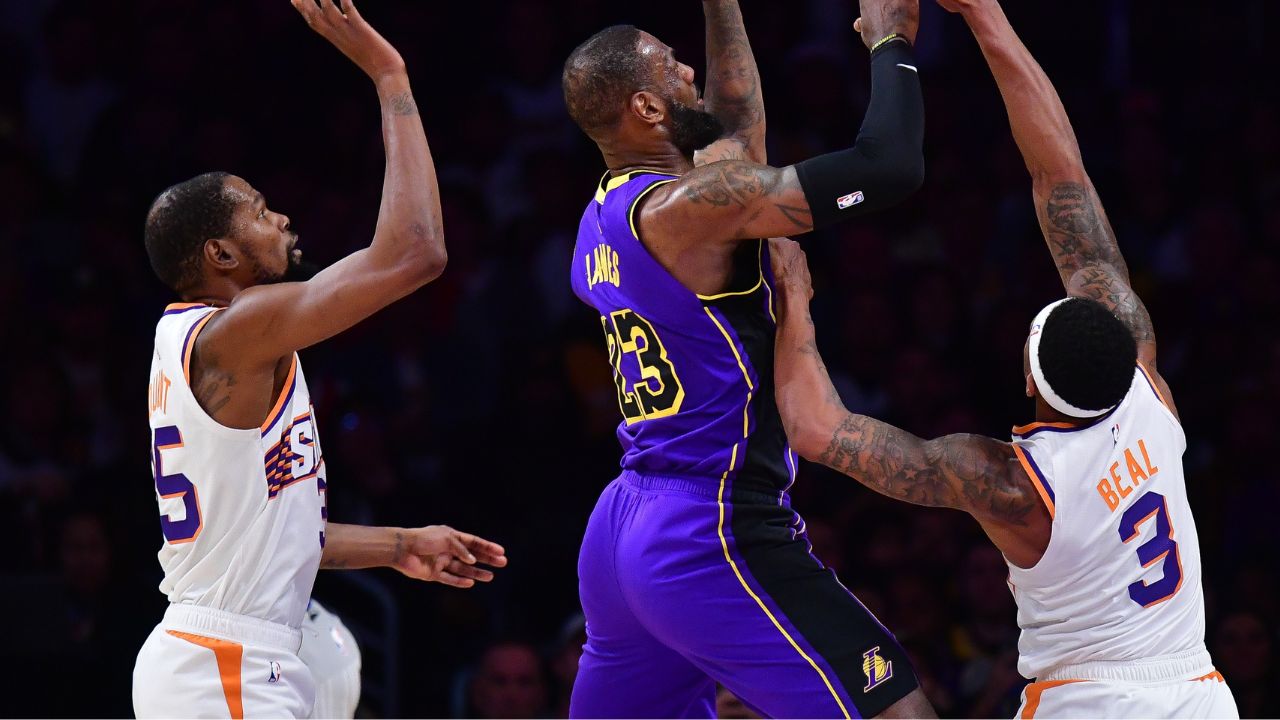 Holding LeBron James to 10 Points, Kevin Durant’s Defense Gets Praise from Suns Teammate Bradley Beal: “That Was Elite”