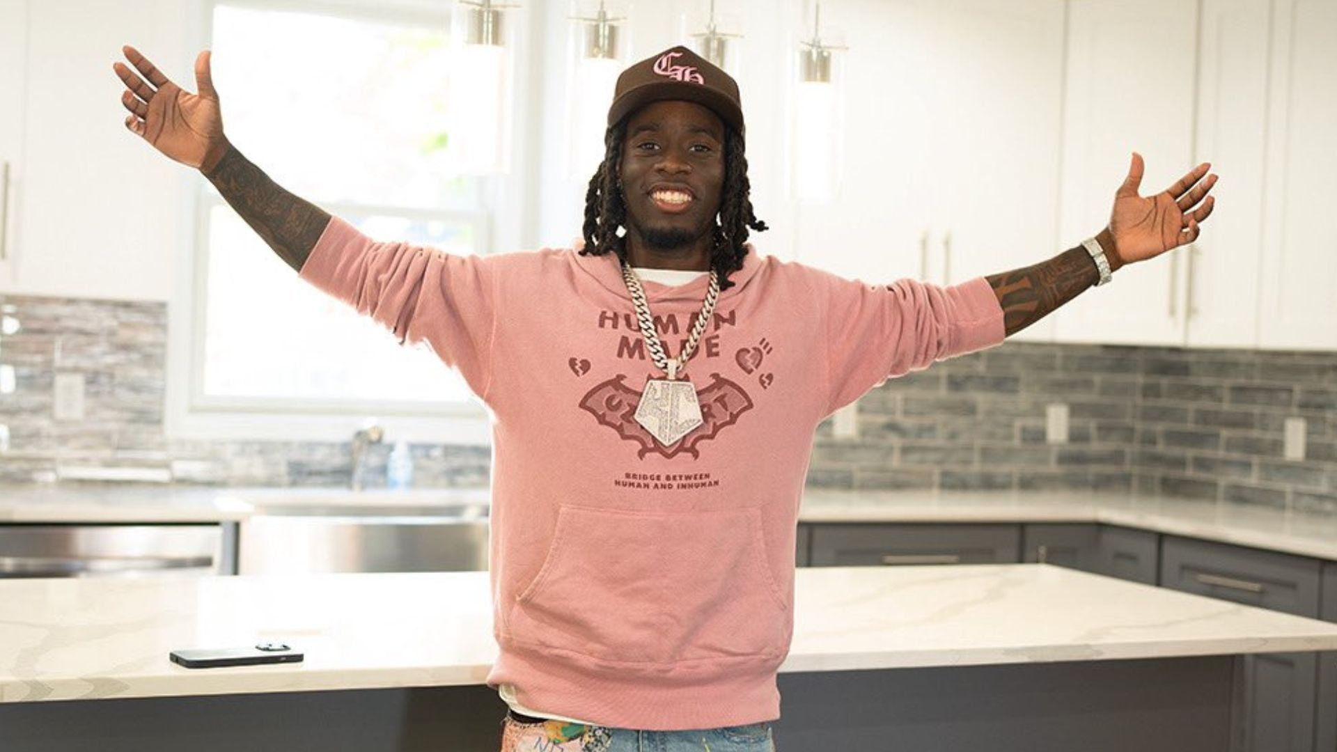 Kai Cenat cried on stream after losing his pet goldfish