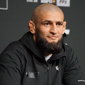 “Took It Like Champ”: Fan Stands Tall After Khamzat Chimaev’s Body Punch, Leaves the Internet in Awe