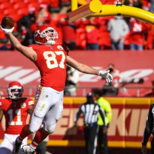 Can Travis Kelce Dunk?