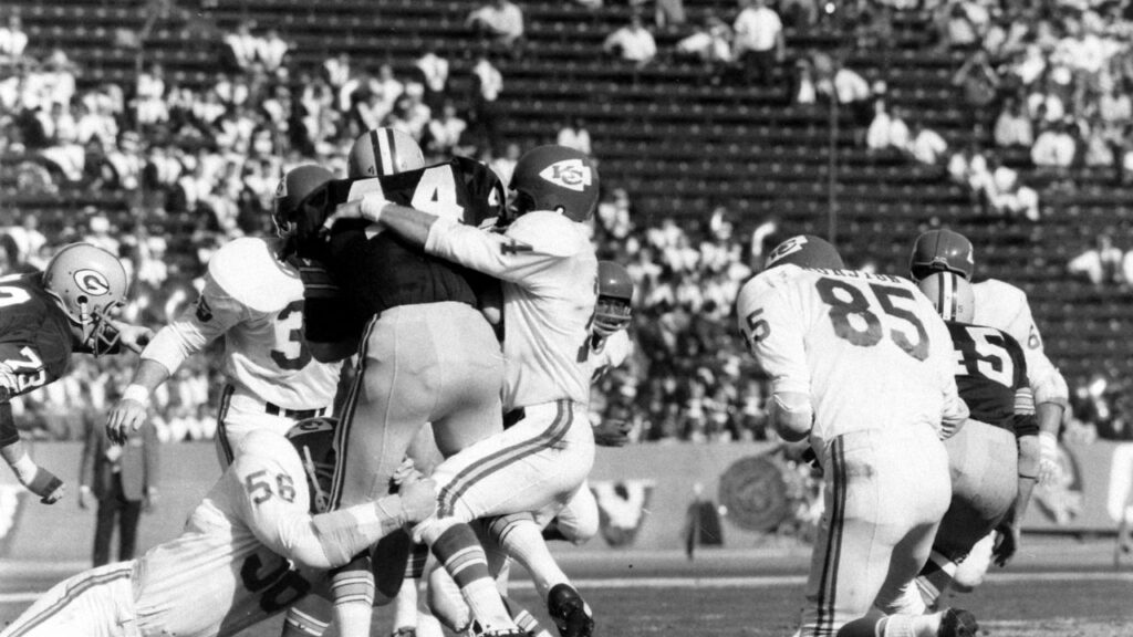 The Bizarre Story Behind the First Ever Super Bowl Touchdown Pass Being Caught By a Hungover Wide Receiver