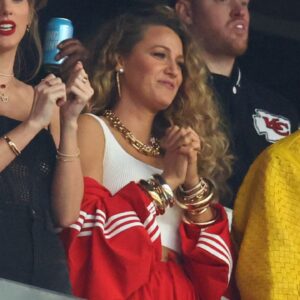Ryan Reynold’s Wife Blake Lively Sported Nearly Half a Million Worth of Jewelry at the Super Bowl