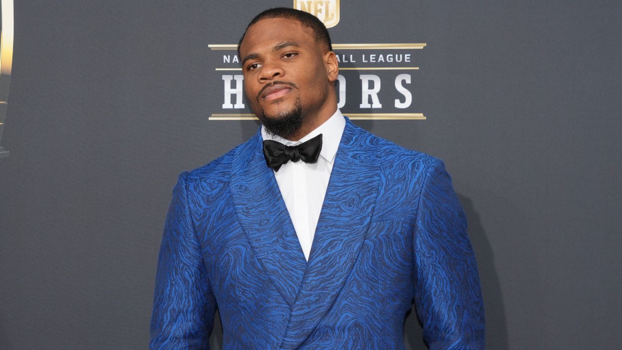 Micah Parsons Gets Frustrated Over "Eight Grown Men Waiting Outside" Airport Gate