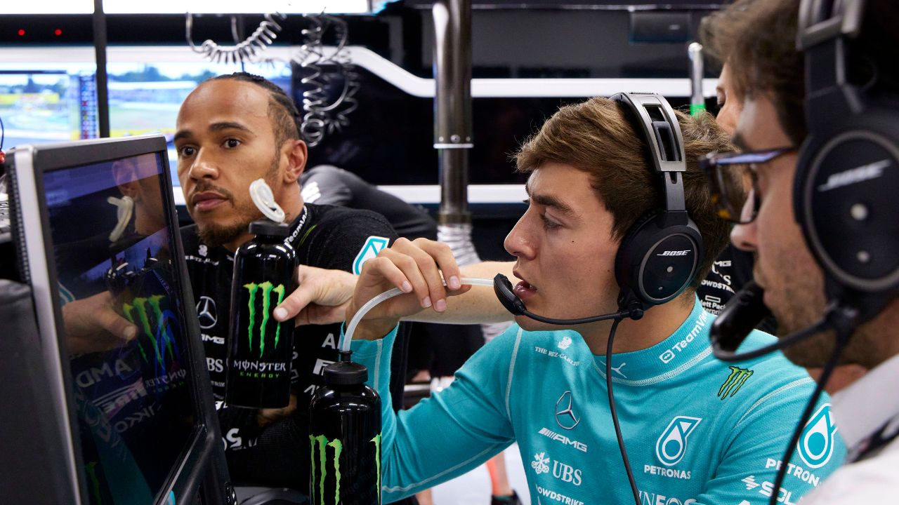 “He’s Obviously Incredibly Close With Toto”: Lewis Hamilton Has No Doubt Wolff Will Make George Russell Leader at Mercedes