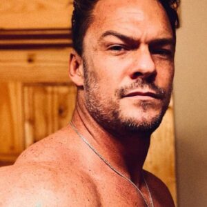 Reacher-Fame Alan Ritchson Admits Diet Trick on Rich Eisen Show, Resonating With Arnold Schwarzenegger’s Principles