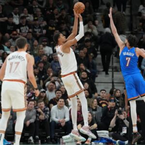 "Chet Holmgren's Not A Real Rookie": Ralph Sampson Wants Victor Wembanyama And Coach Popovich To 'Fight Against That'